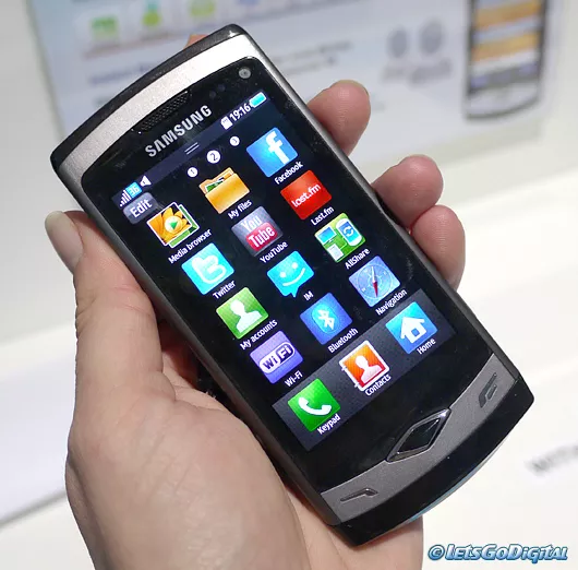  Nokia E72 mi, Samsung Wave mi?