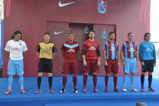  2011-2012 formaları tanıtıldı. tek kelimeyle, çok kötü...