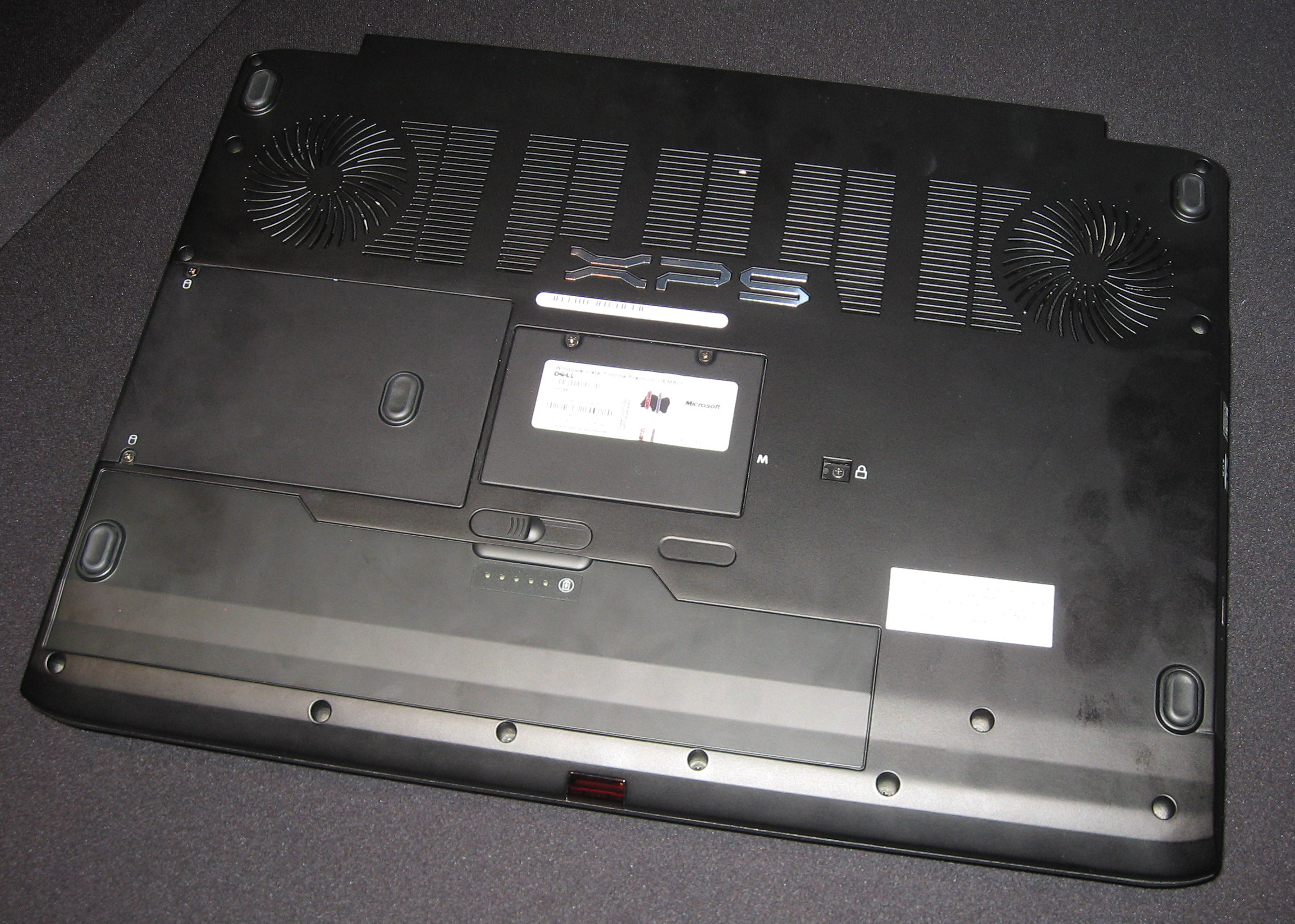 .::Dell XPS M1730 Gamer Notebook (Review & 3D Mark 06 Tests)::.