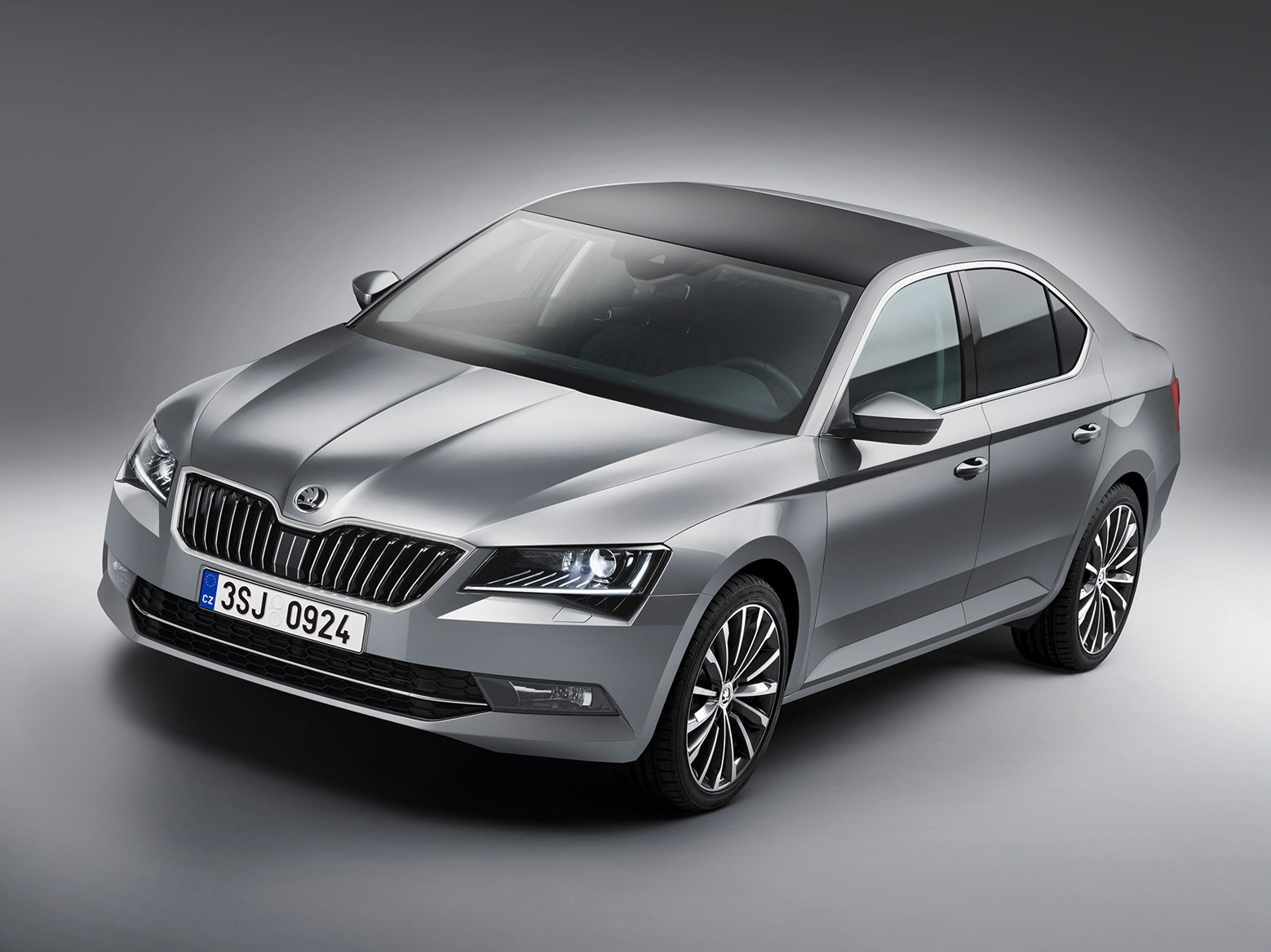  Skoda Superb vs. Volkswagen Passat