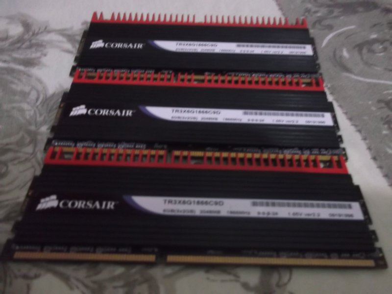  CORSAIR 3 * 2 GB RAM... FİYAT 250 YE DÜŞTÜ (5 Nisan'a Kadar)