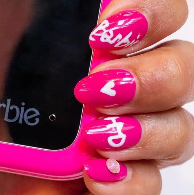 HMD Barbie Flip telefonu geliyor