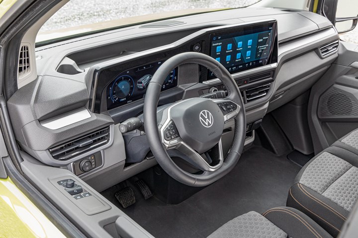 Türkiye'de üretilen Volkswagen Transporter satışa sunuldu