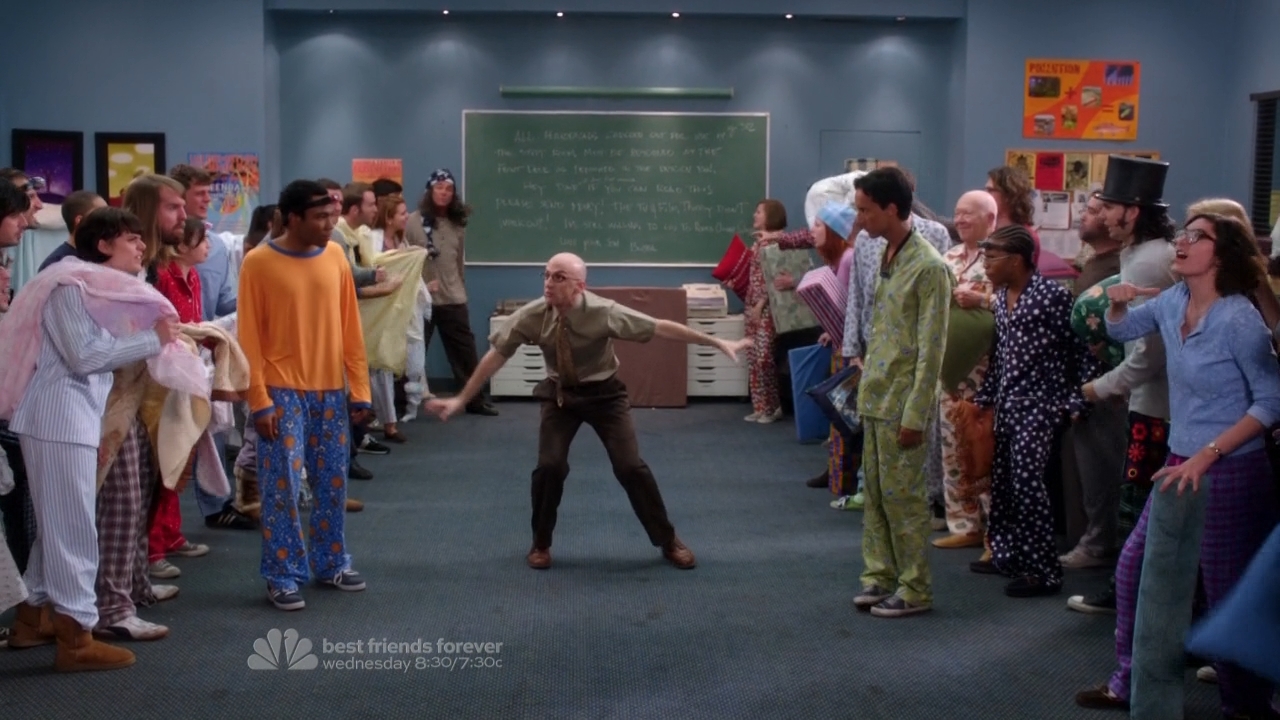  Community (6. Sezon Bitti. Belki film belki yeni sezon?)