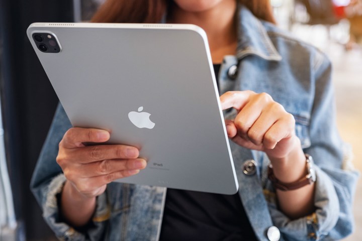 Apple yeni iPad Pro'da MagSafe desteğini cam Apple logosu üzerinden sunacak