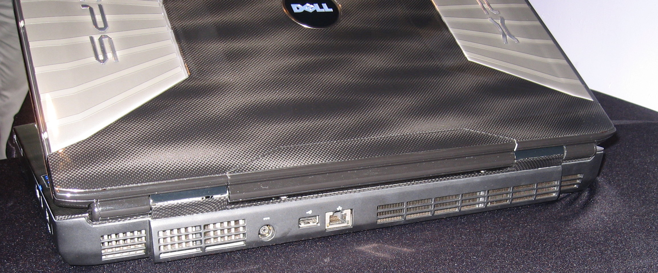  .::Dell XPS M1730 Gamer Notebook (Review & 3D Mark 06 Tests)::.