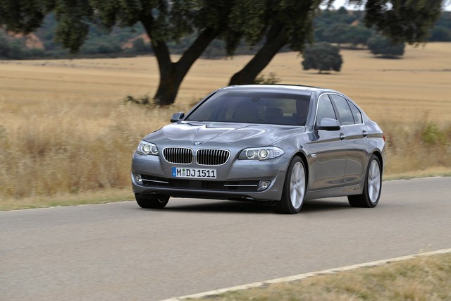  BMW Yeni 5  Serisi Dünya Prömiyeri ~ Dünya ile Aynı Anda Burda :)