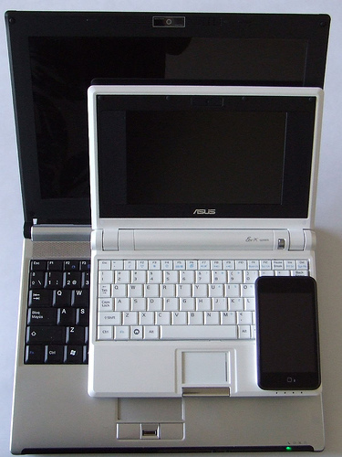  NETBOOK İLE TAKASLIK NOTEBOOK - 1,8KG - 8HÜCRELİ BATARYA - FULL KUTULU GARANTİLİ