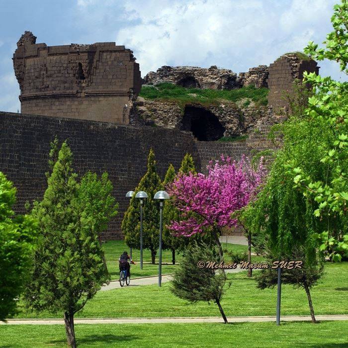  Diyarbakır'da yaşıyorum. Merak ettiğiniz her şeyi sorabilirsiniz(Son SS'ler geldi)