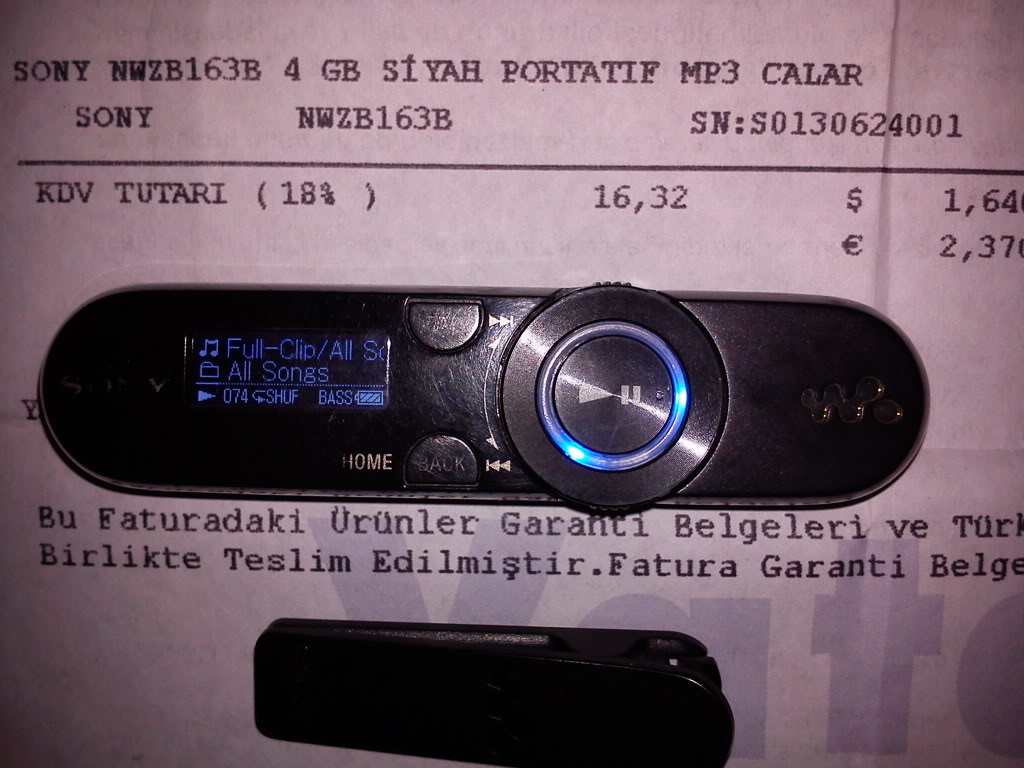  (FIYAT DUSURULDU 90 TL ) SONY NWZ-B163 4 GB WALKMAN® MP3 & Creative EP-630 Kulaklık hediyeli SIFIR