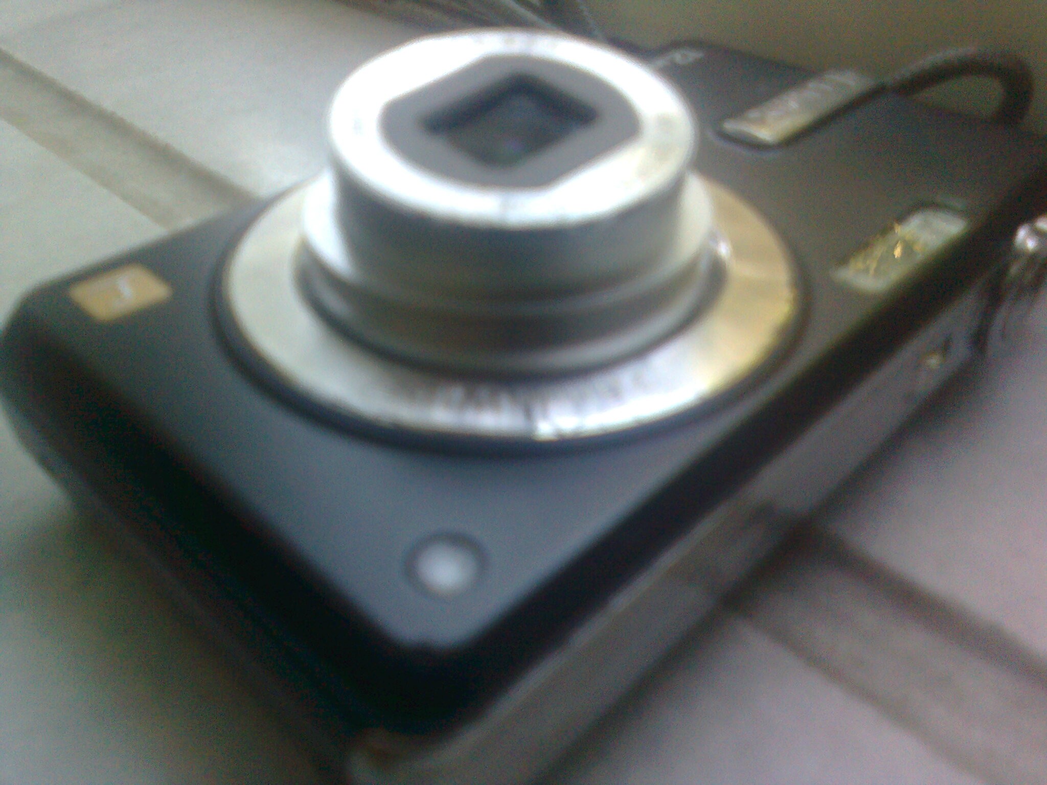  Kompakt Makinemin Lensi Yamuldu