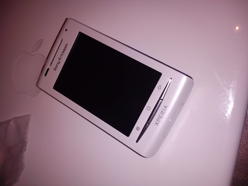  Xperia X8 + Sıfır Ayarında + Full Kutulu + GARANTiLi + 4GB Hafıza Kartlı