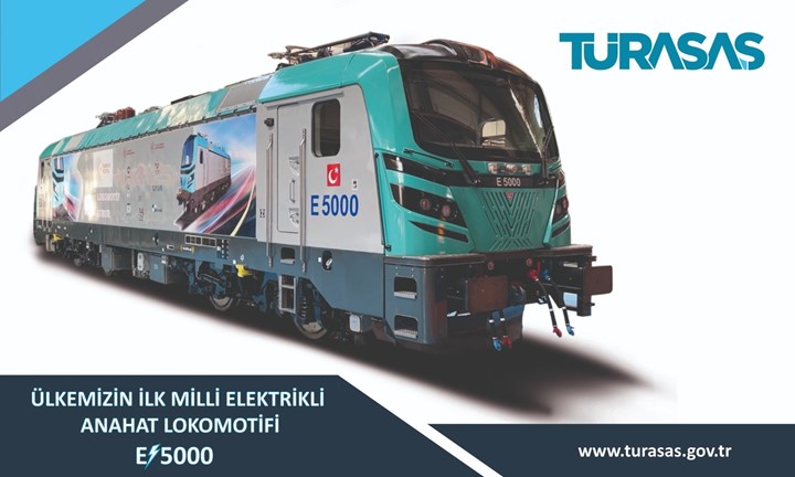 Türkiye'nin ilk elektrikli anahat lokomotifi raya indi