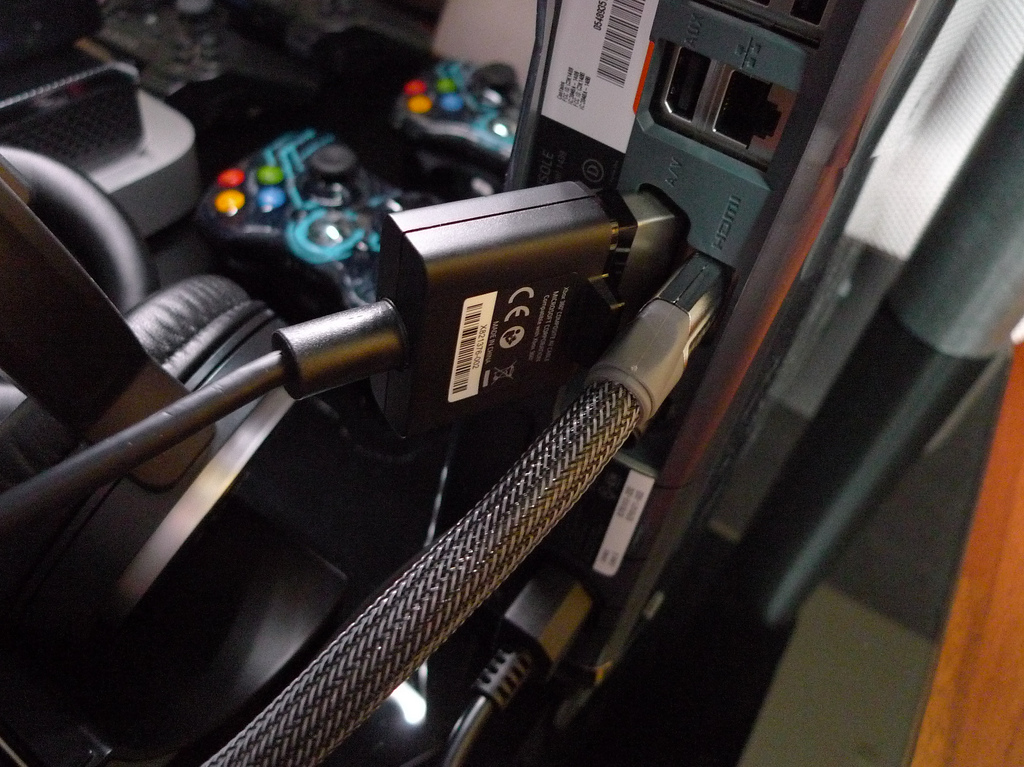  Xbox Slimde Hem Analog ses cikisindan ses hem de HDMI'dan goruntu almak icin yapilmasi gereken.