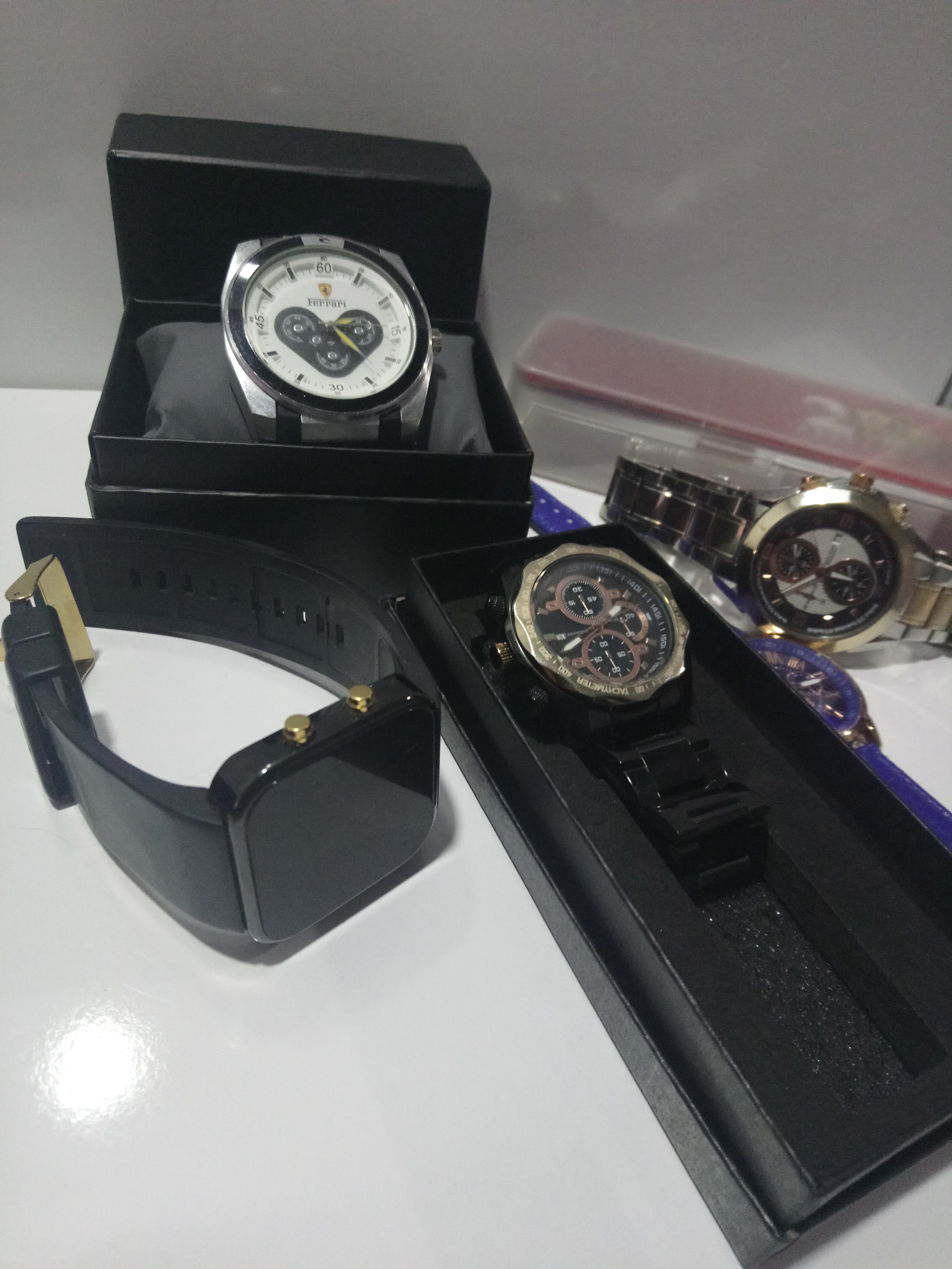 Upwatch ,Ferrari.Mckenzi, Dk 4 saat 100 tl Kelepir