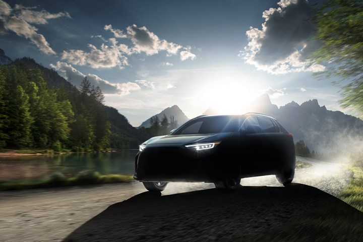Subaru, elektrikli C-SUV modeline vereceği ismi açıkladı