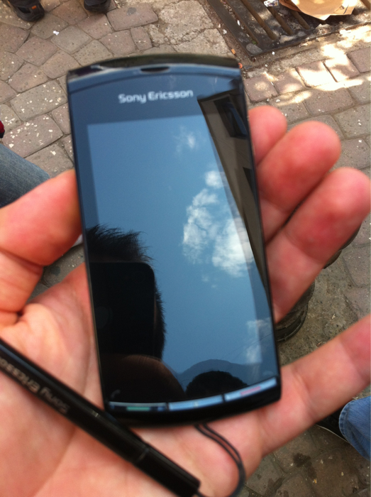 SATILIK **SONY ERICSSON VİVAZ U5i** YURTDIŞI-KAYITLI-TERTEMİZ