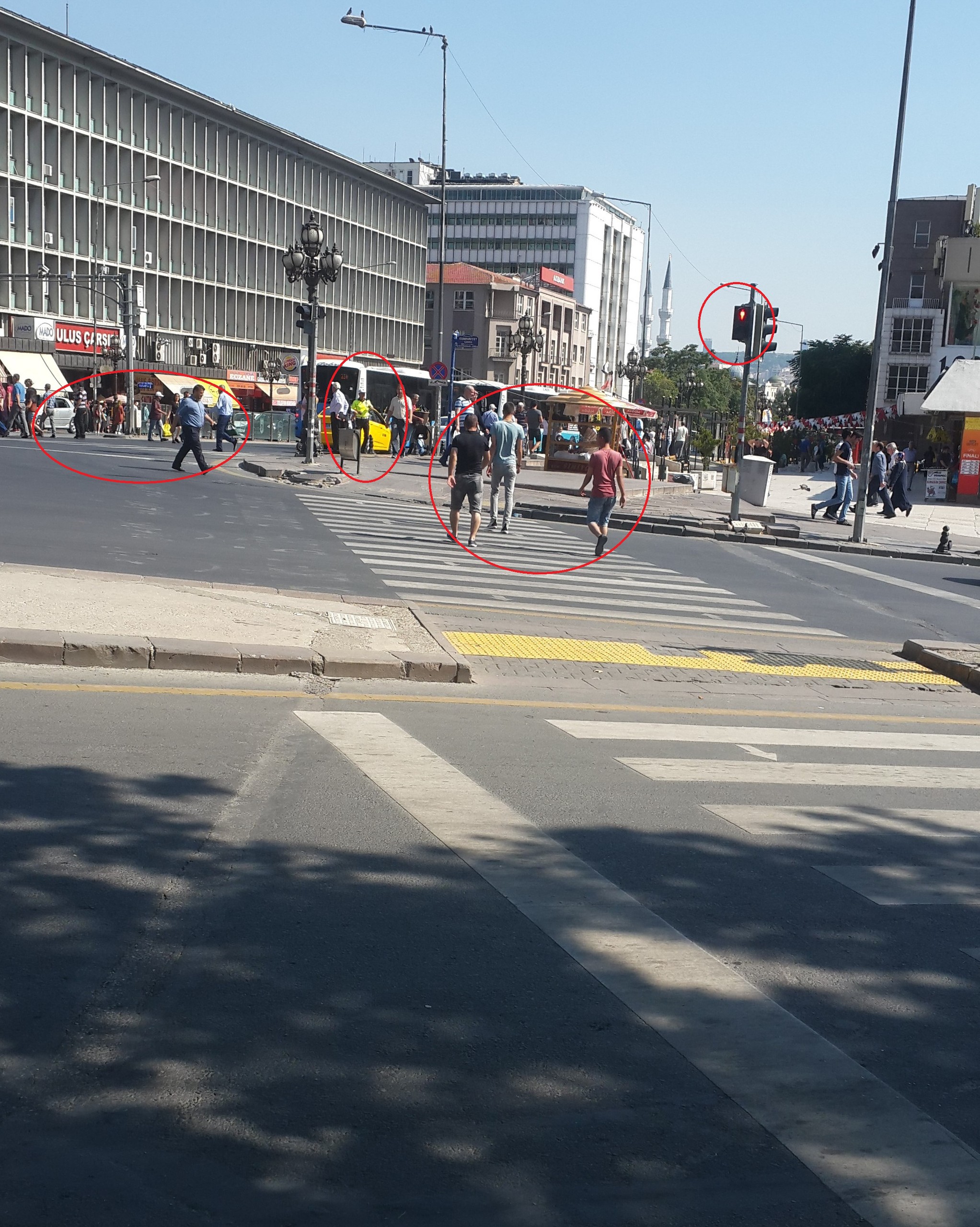 Trafik Polisi Keyfine Göre Yaya Ceza Verebilir Mi (Aynı Yerde Birine Ceza Diğerine Yok)