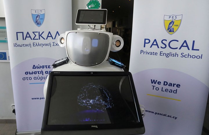 ChatGPT destekli insansı robot Güney Kıbrıs’ta sınıflara girdi