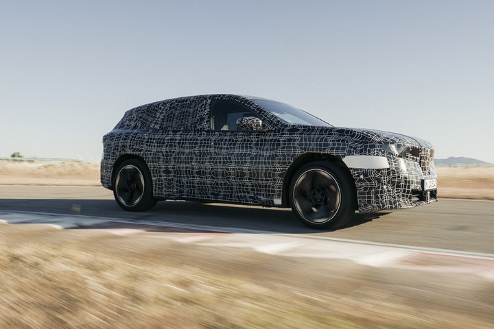 BMW iX3'ten yeni detaylar: 800 km menzil, 400 kW şarj hızı ve daha fazlası
