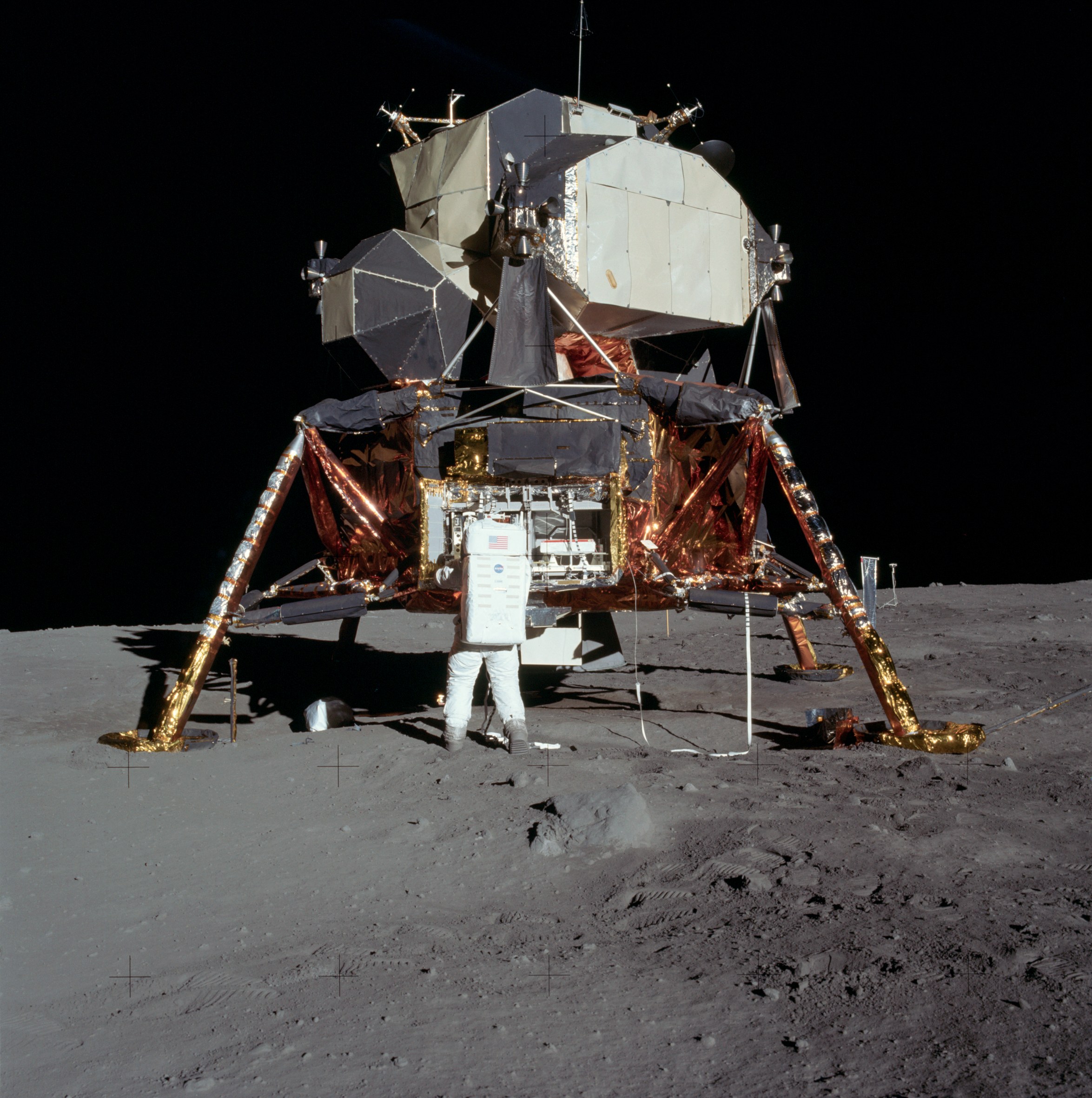 Neil Armstrong : NASA bizi utandırıyor