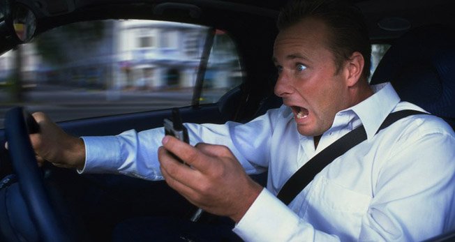 Trafik kazalarının %25'i cep telefonu ve benzeri cihazların kullanımından kaynaklanıyor