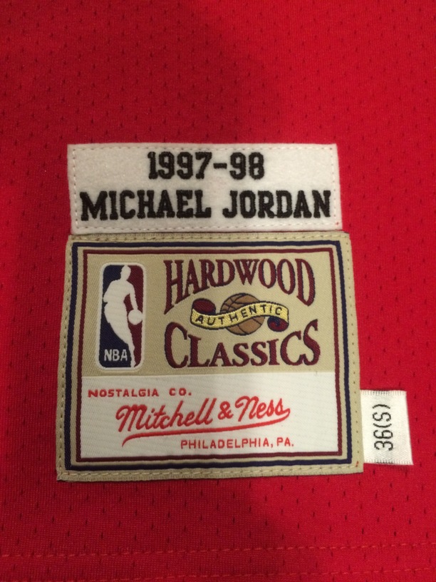 Satılık Mitchell & Ness marka orjinal Michael Jordan forması