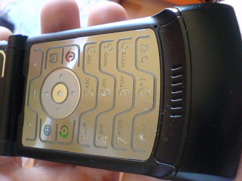  MOTOROLA V3 BLACK (By Badabuba)