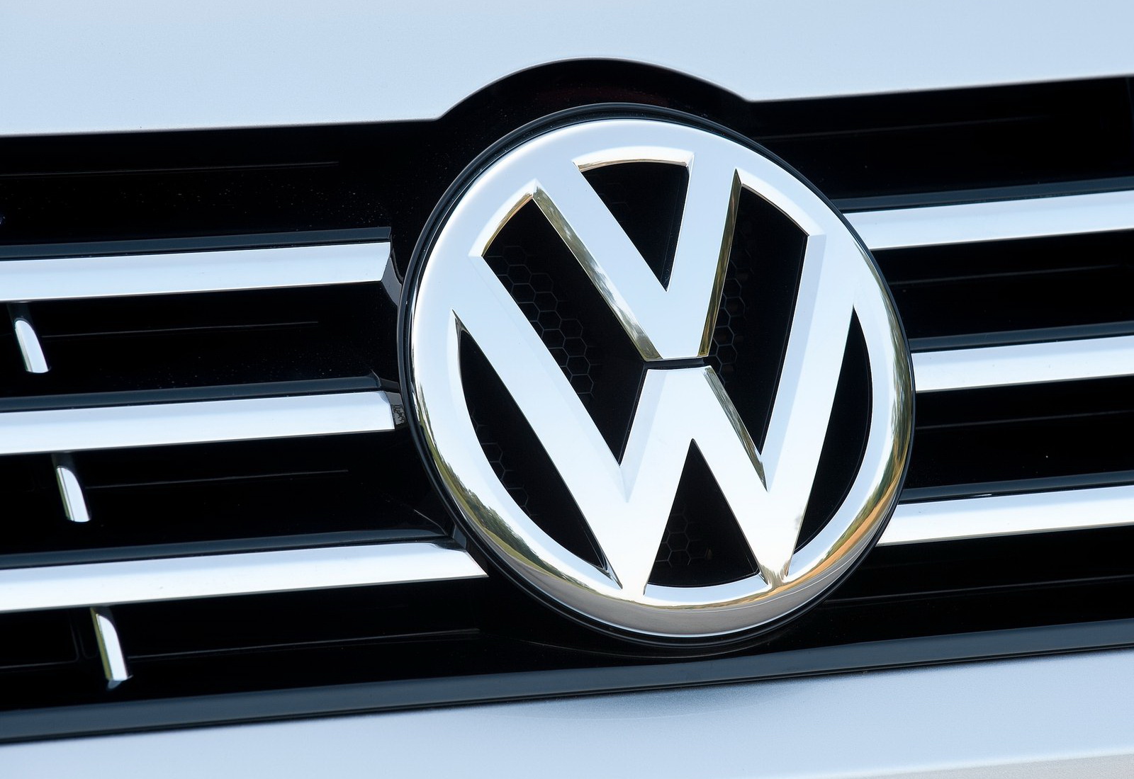 VW Logosunun Ortasında Çizgi var mıydı?