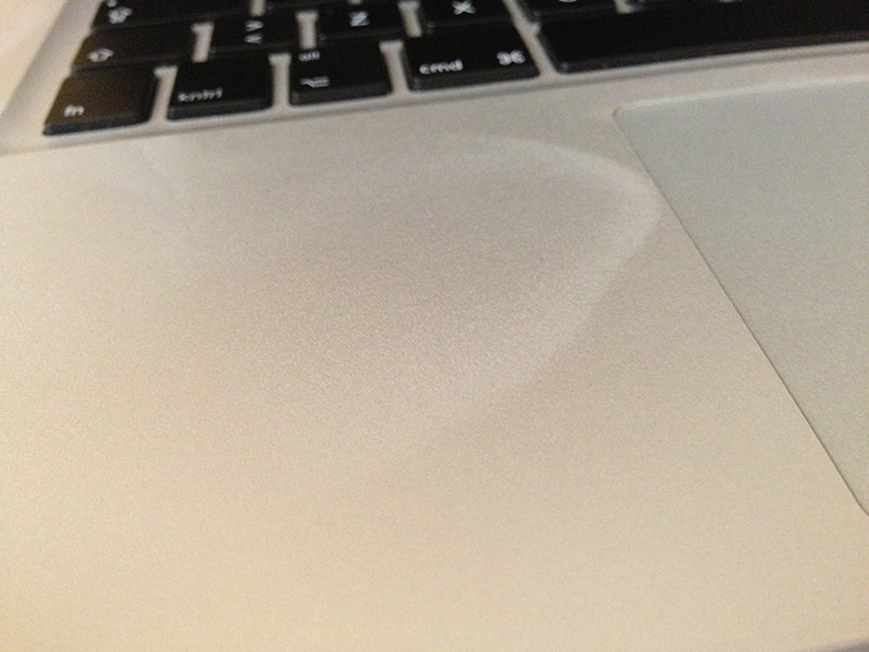  Macbook Pro kasa lekesi problemi