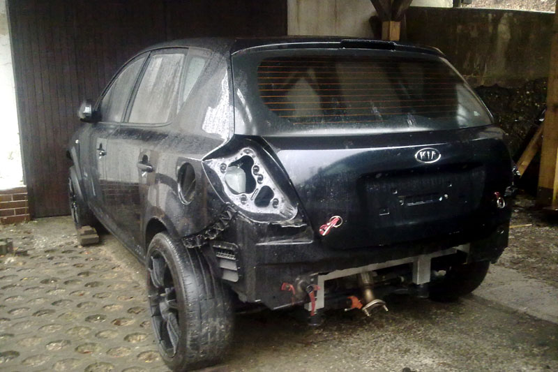  Arkadan itişli, hatta arkadan motorlu Kia CEE'D