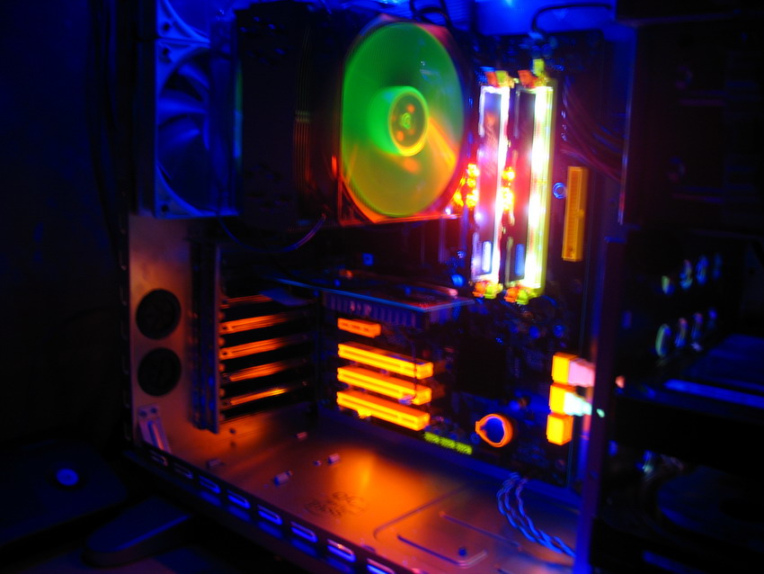  DFI Lanparty DK P35-T2RS UV Reaktive resimler. Q6600 510 FSB