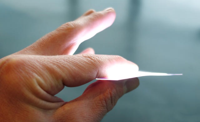 Yeni “Işıklı kağıt” teknolojisi tüm yüzeyleri ışık kaynağına çevirebiliyor.