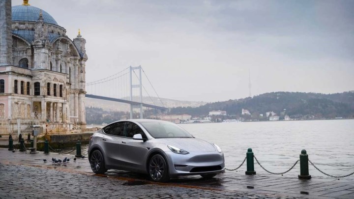 Tesla Model Y, uzun bir aradan sonra Türkiye’de zamlandı