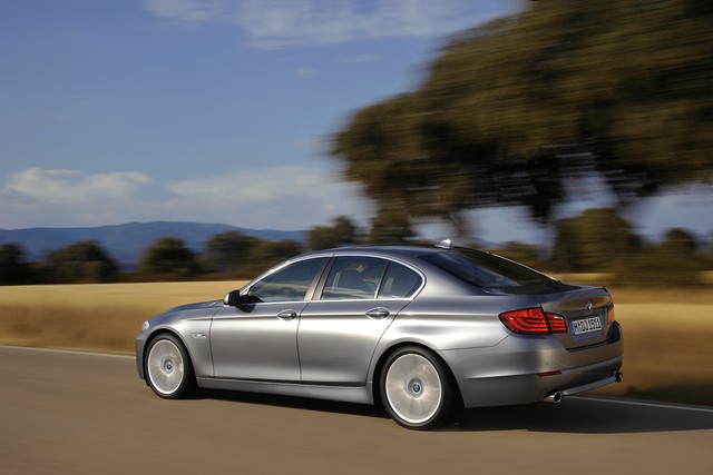  BMW Yeni 5  Serisi Dünya Prömiyeri ~ Dünya ile Aynı Anda Burda :)