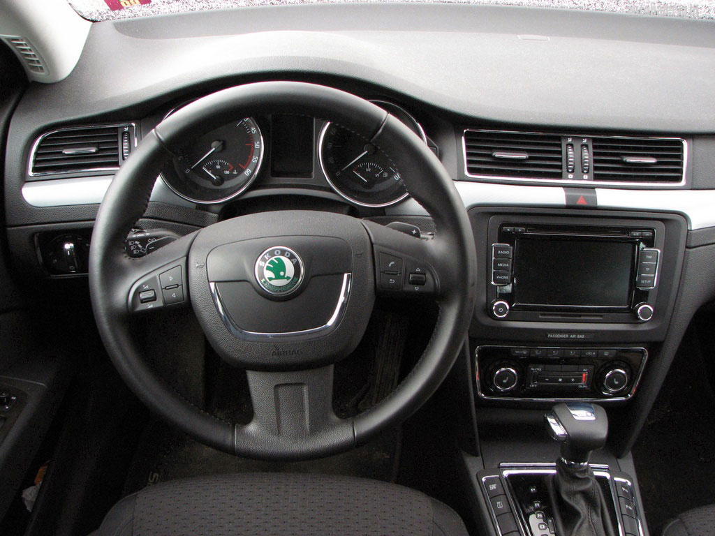 Superb elegance 1.4 TSI vs İnsignia 1.6 T cosmo donanım karşılaştırması ( merak edenler için )