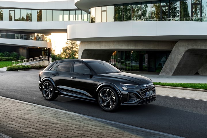 Yeni Audi Q8 e-tron elektrikli SUV, performanslı SQ8 versiyonuyla tanıtıldı