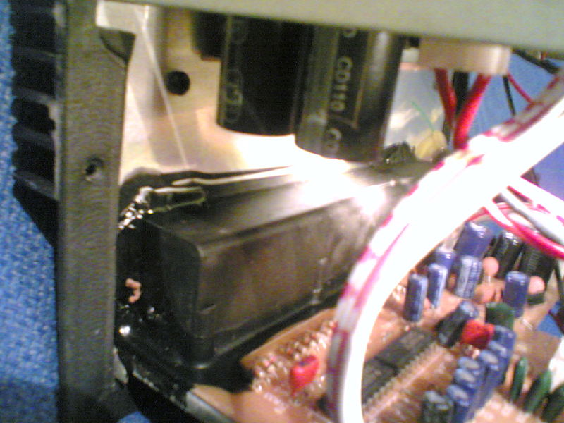  subwoofer yandı :S hala duman cıkıyor :/