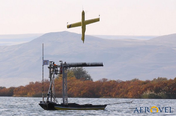 Yeni geliştirilen insansız hava aracı, ufak tekneler üzerine otomatik olarak iniş ve kalkış yapabiliyor