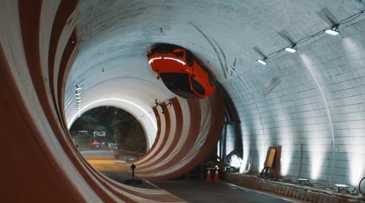 Seri üretim otomobille tünel tavanında 360° dönüş: Voyah Passion S'ten ilginç şov