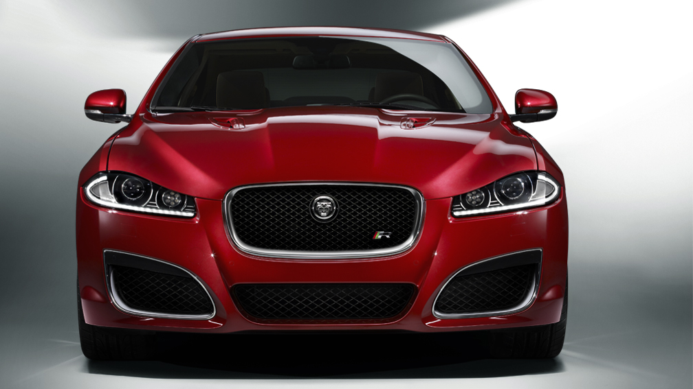 jaguar xf iç mekanı gece