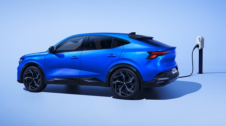 Renault Rafale E-Tech 4x4 300 HP tanıtıldı: Alpine imzası taşıyan PHEV coupe-SUV