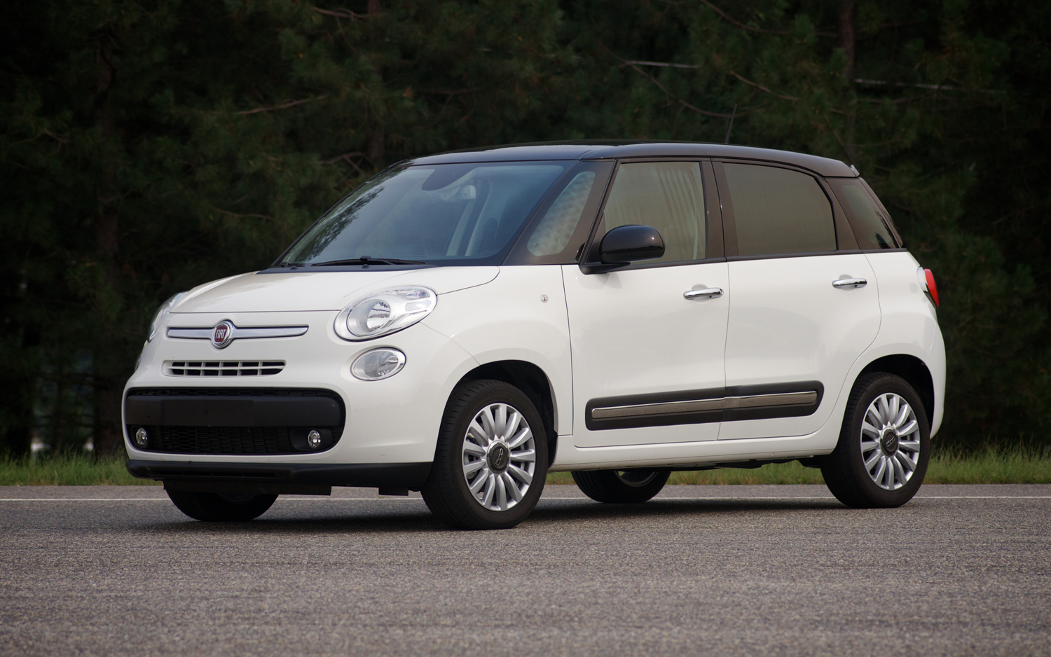 Why car. Fiat 500 l tracking. Fiat 500l бежевый. HLX-500l. Taxi Fiat 500l.