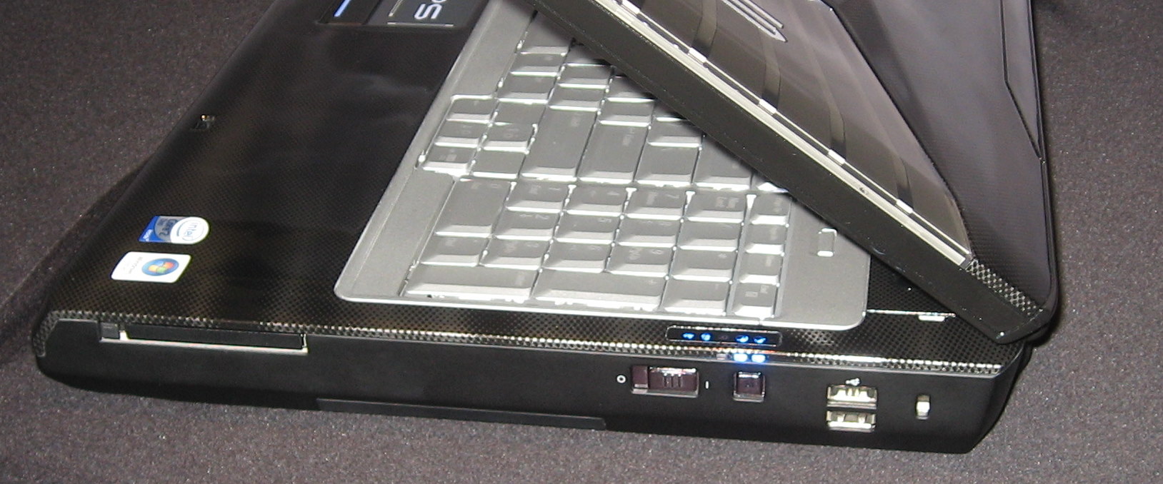  .::Dell XPS M1730 Gamer Notebook (Review & 3D Mark 06 Tests)::.