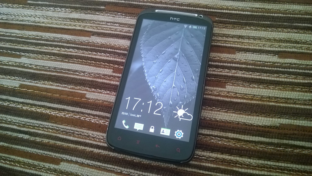 HTC Sensation XE , Nokia Lumia 535