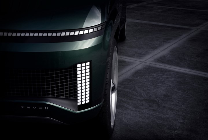 Hyundai, elektrikli SUV konsepti SEVEN'ın ipucu görsellerini paylaştı