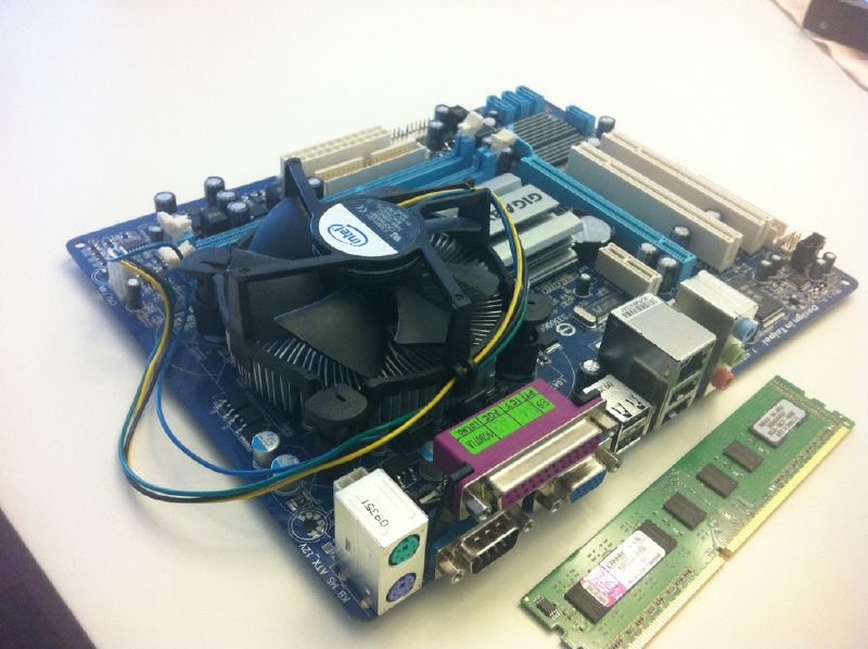  SATILDI G41MT-ES2L MB + INTEL E6500 + 2GB DDR3 CL9 + WD 500 GB CAVAIR BLACK 32MB cache