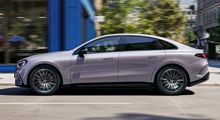 Mercedes ilk tamamen elektrikli C-Serisi'ni tanıttı: 762 km menzil, 39 inç dev ekran