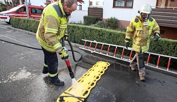  Beş yıldır yıkanmayan adamı gaz maskeleriyle kurtardılar