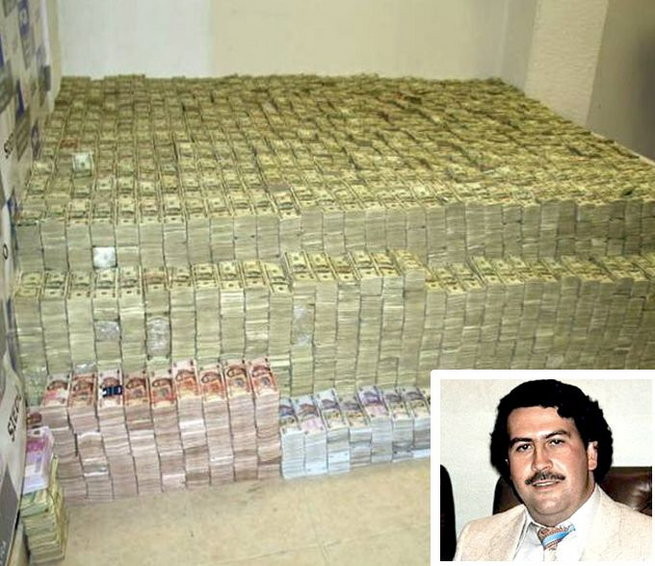 Есть 3 миллиона. Деньги Пабло Эскобара. Пабло Эскобар наркобароны. Пабло Эскобар состояние денег. Хранилище Пабло Эскобара.